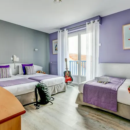 Отель Logis De France 2*