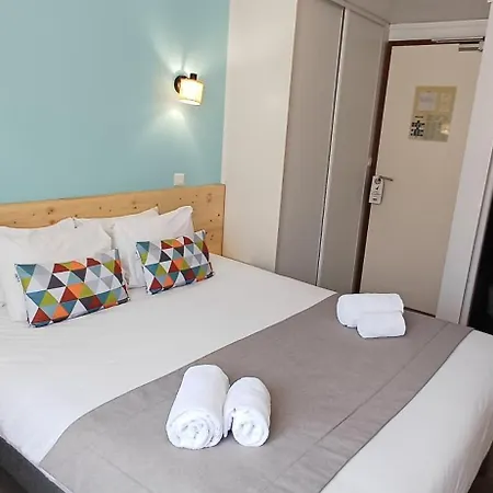 Отель Logis De France 2*